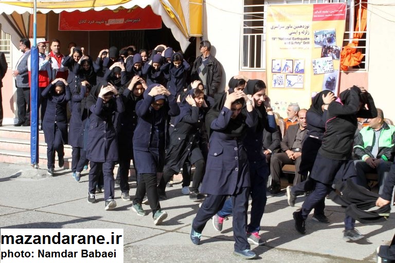 مانور سراسری زلزله و ایمنی در مدارس در مدرسه خدیجه کبری آمل برگزار شد+ تصاویر