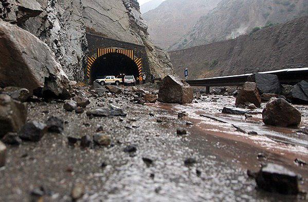 ۴ کشته و مصدوم حاصل ریزش سنگ در محور هراز