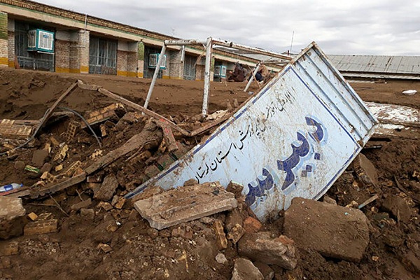 سهمیه شیر مدارس در برخی استان‌ها آب رفت؛ کوچکتر شدن سفره آموزش‌ و پرورش در دولت تدبیر و امید/ شیر غذای مفیدی است؛ اما نه برای همه دانش‌آموزان!